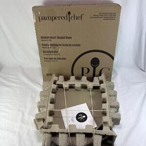 Pampered Chef ~New~ MEDIUM HEART-SHAPED BAKING STONE Retired #101443